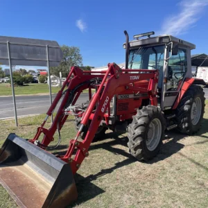 MUD54464_Massey Ferguson 3060 4WD Cab Tractor