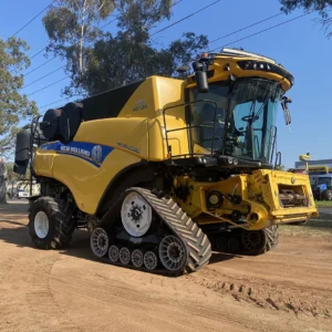 GUN13932 New Holland CR10.90